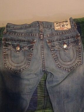TRUE RELIGON billy Jeans.....Light Wash Denim Jeans with Decorative Back Pockets